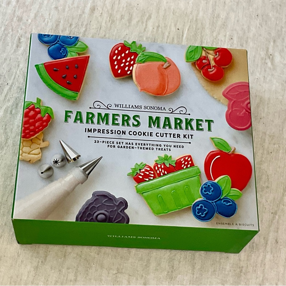 ❗️SOLD❗️Williams Sonoma Farmers Market Fruit Cookie Cutter Set MINUS Blueberry!